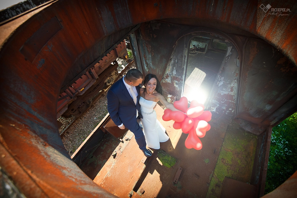 Plener Ślubny w Opuszczonych Wagonach Kolejowych