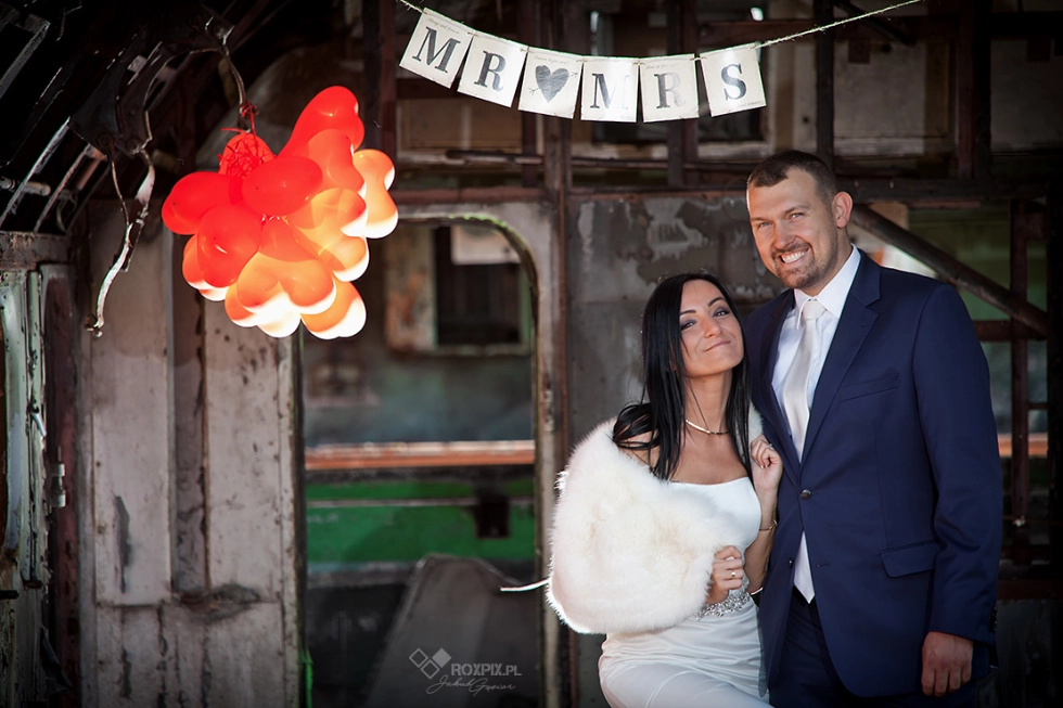 Plener Ślubny w Opuszczonych Wagonach Kolejowych