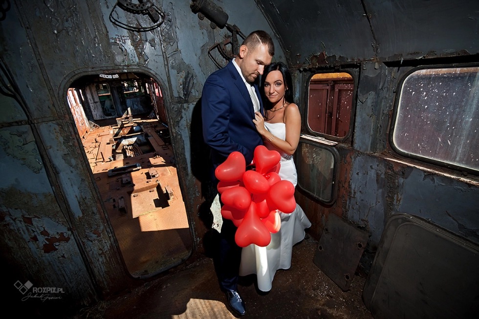 Plener Ślubny w Opuszczonych Wagonach Kolejowych