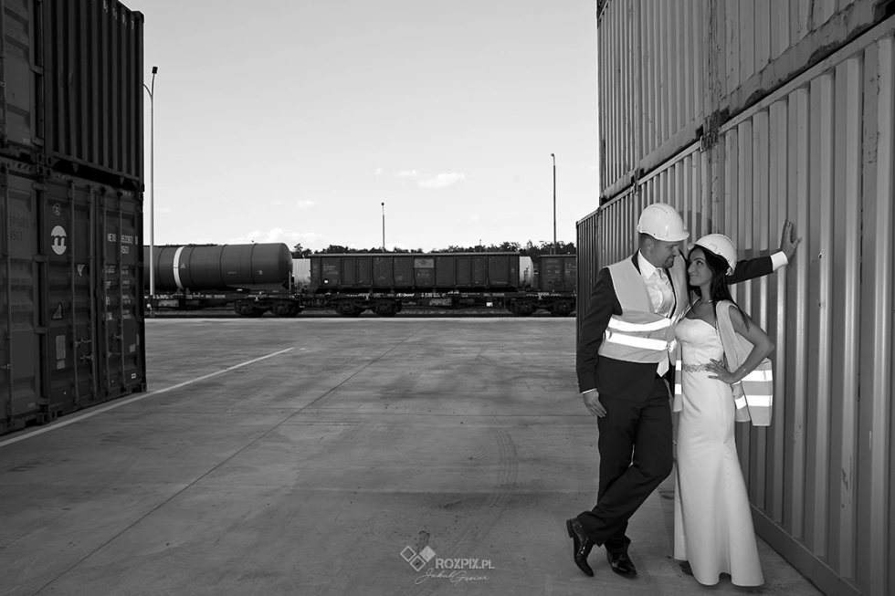 Plener Ślubny w Opuszczonych Wagonach Kolejowych