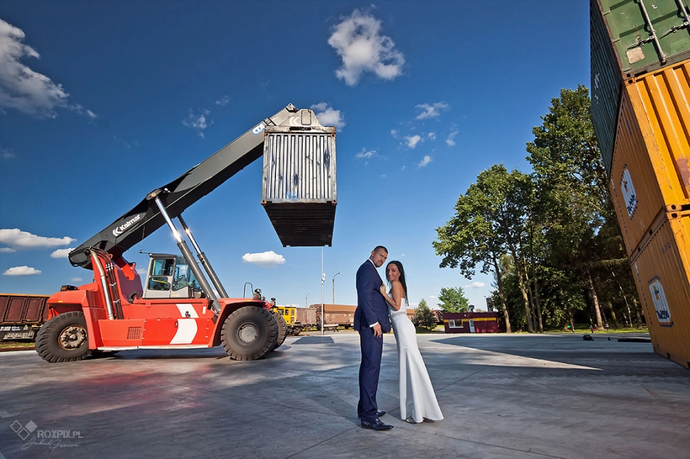 Plener Ślubny w Opuszczonych Wagonach Kolejowych